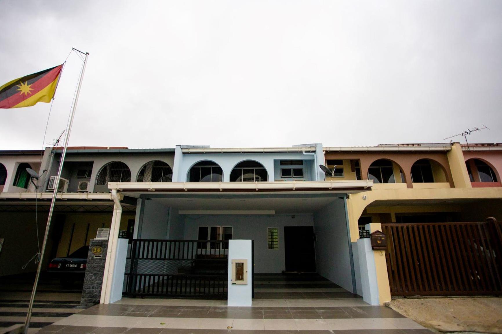 Hom2Rex Kuching Homestay Taman Timberland Exterior foto